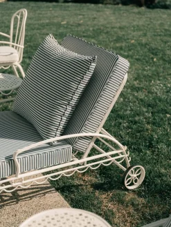 The Al Fresco Sun Lounger Cushion - Lauren'S Navy Stripe^Business & Pleasure Co. Fashion