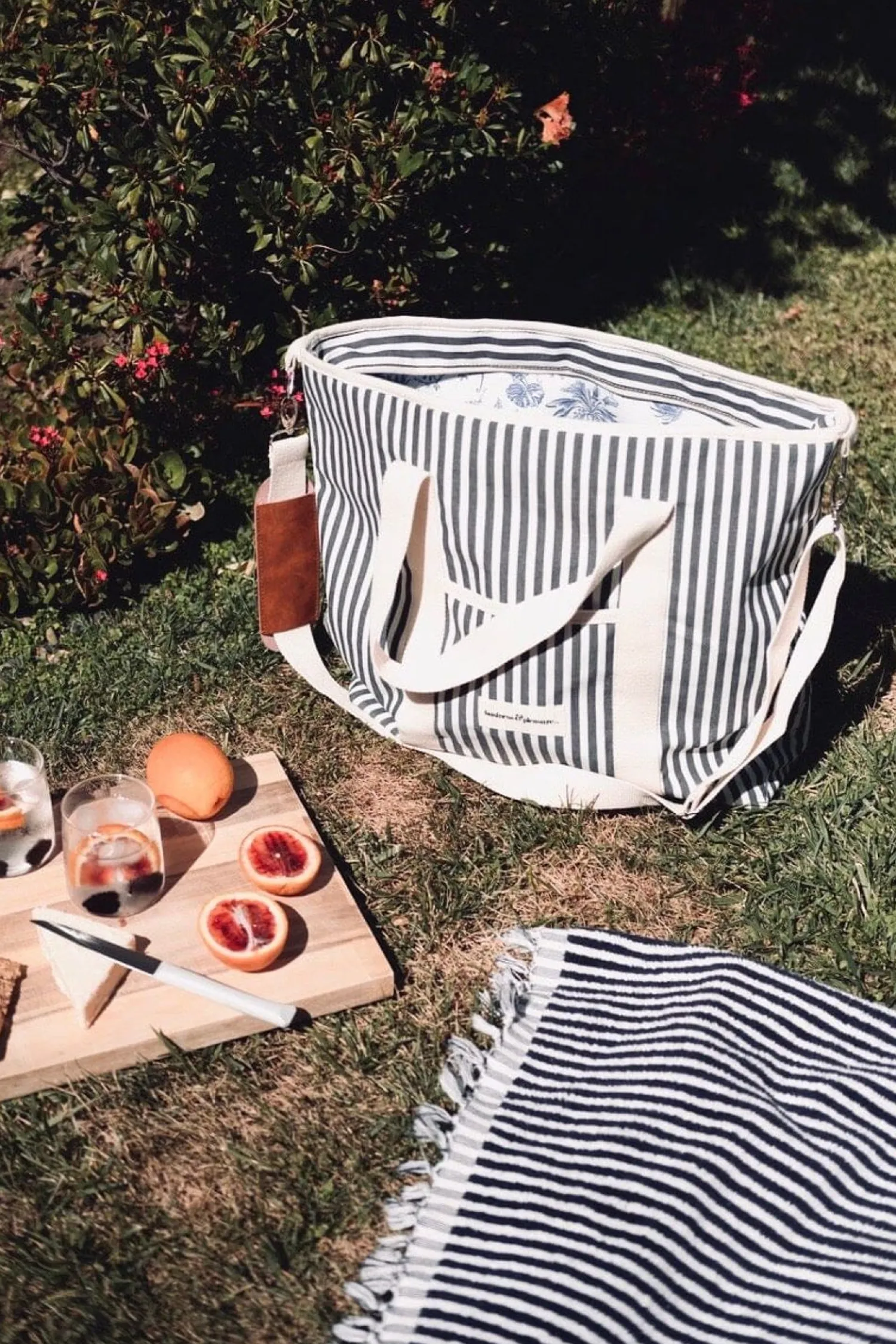 The Cooler Tote Bag - Lauren'S Navy Stripe^Business & Pleasure Co. Fashion